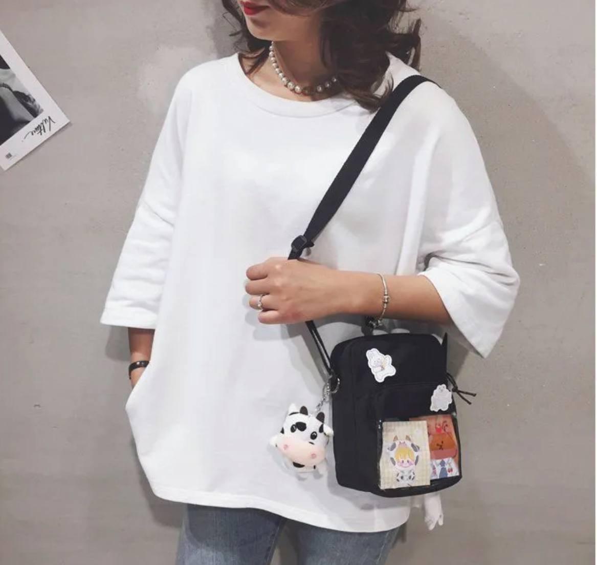 Сумочка для дівчинки із іграшкою брелоком і значками в японському стилі Чорний (2596914489) - фото 5