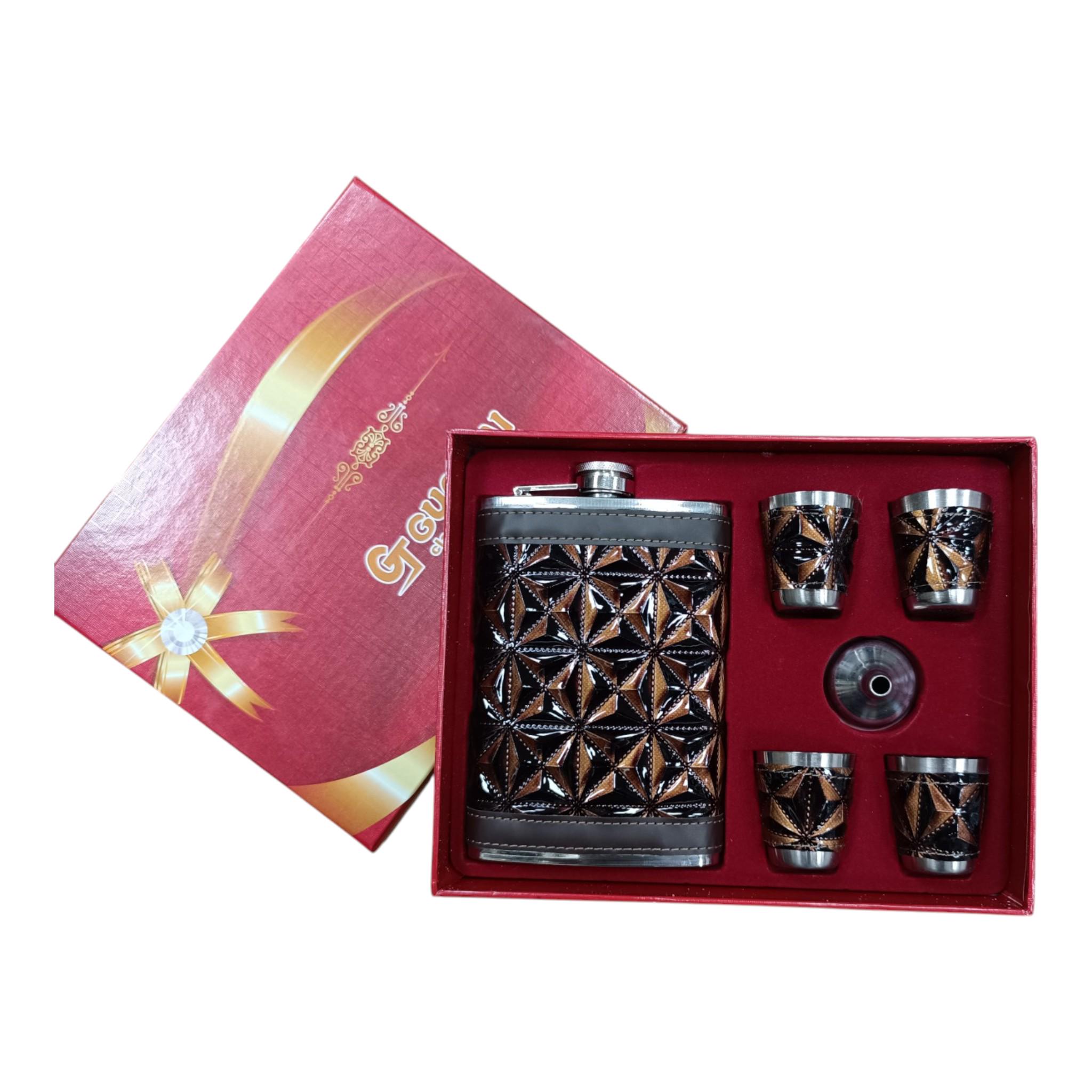 Набір подарунковий GT Ornament 6в1 фляга/лійка/стопки 4 шт. 9Oz 256 мл (26621474) - фото 1 Набір подарунковий GT Ornament 6в1 фляга/лійка/стопки 4 шт. 9Oz 256 мл (26621474) - фото 1