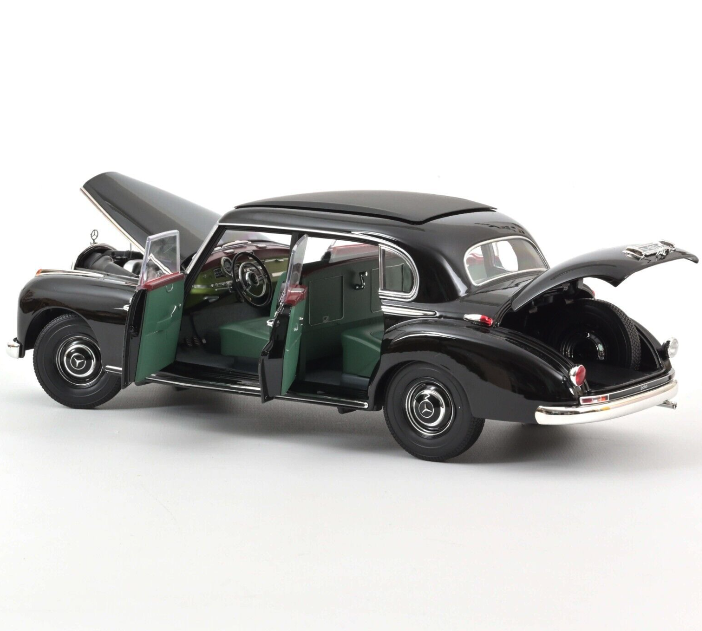 Модель автомобиля Norev 1:18 Mercedes-Benz 300 W186 1955 Konrad Adenauer Black (183707) - фото 2 Модель автомобиля Norev 1:18 Mercedes-Benz 300 W186 1955 Konrad Adenauer Black (183707) - фото 2