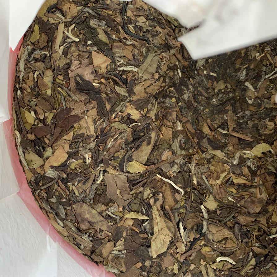 Чай білий Фудин Рік вогняного собаки 2018 рік 357 г - фото 4 Чай білий Фудин Рік вогняного собаки 2018 рік 357 г - фото 4