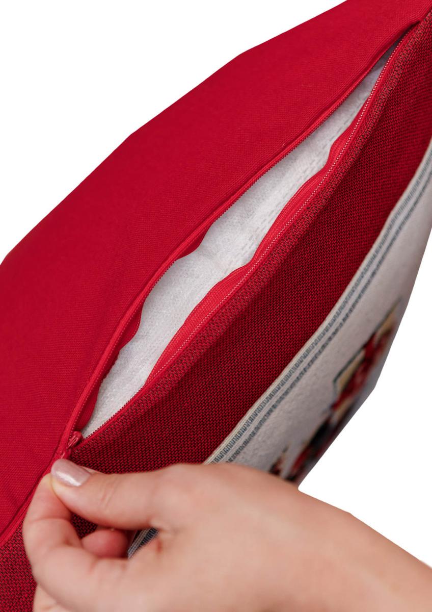 Наволочка гобеленовая Рождественский костер Гном у синей двери 45х45 см (037181) - фото 4 Наволочка гобеленовая Рождественский костер Гном у синей двери 45х45 см (037181) - фото 4