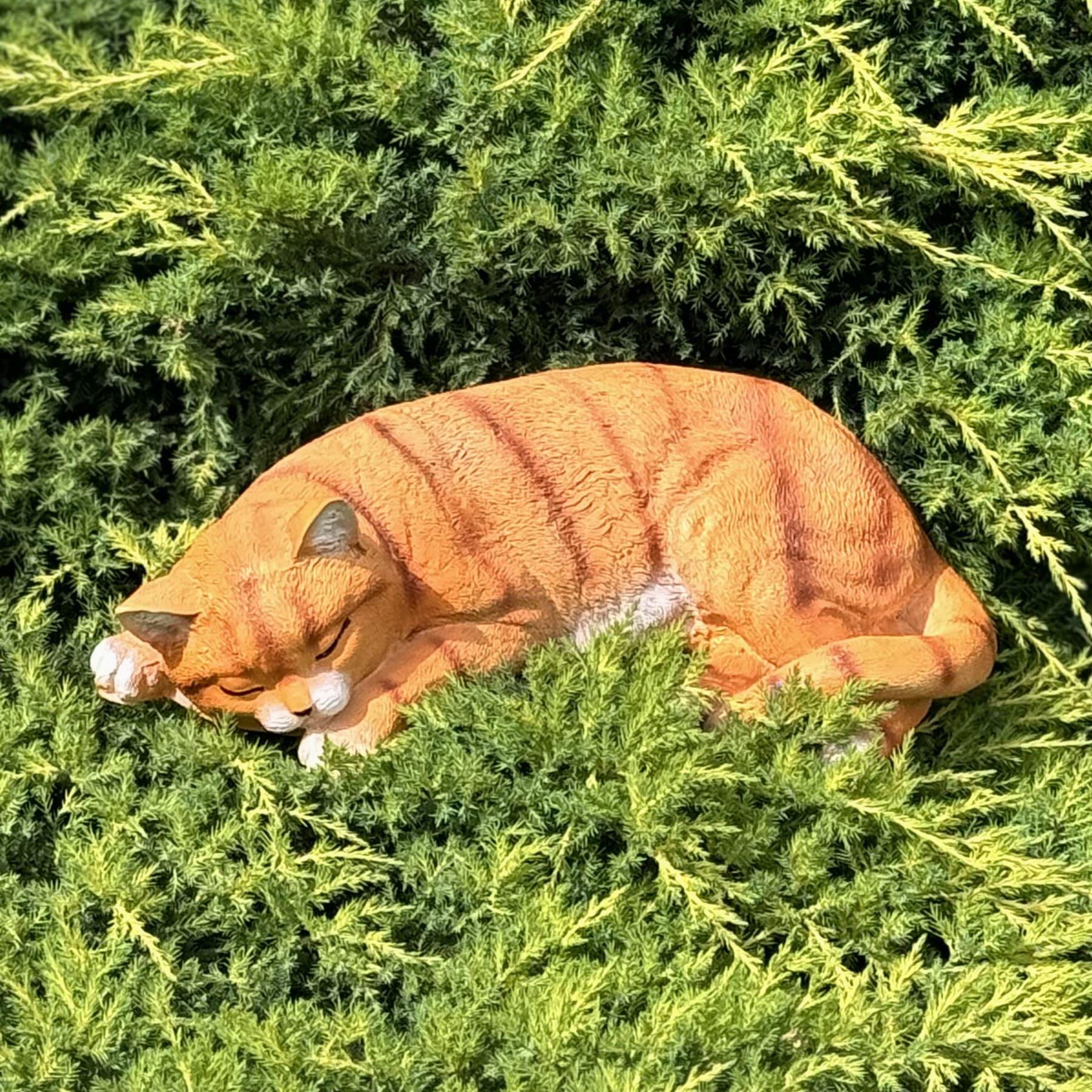 Садовая фигура Кошка спит Рыжий (3301)