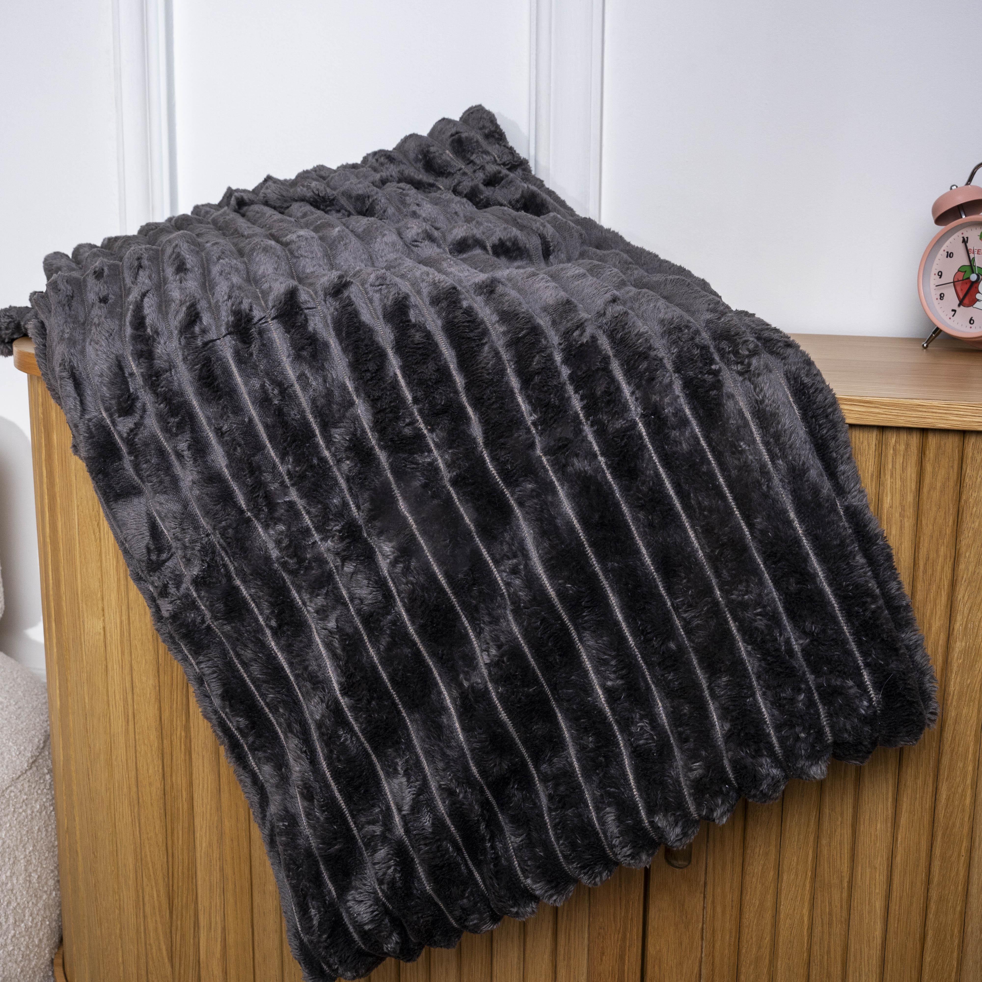 Плед Шарпей 86595 широка полоска полуторний Чорний (9207_122) Плед Шарпей 86595 широка полоска полуторний Чорний (9207_122)