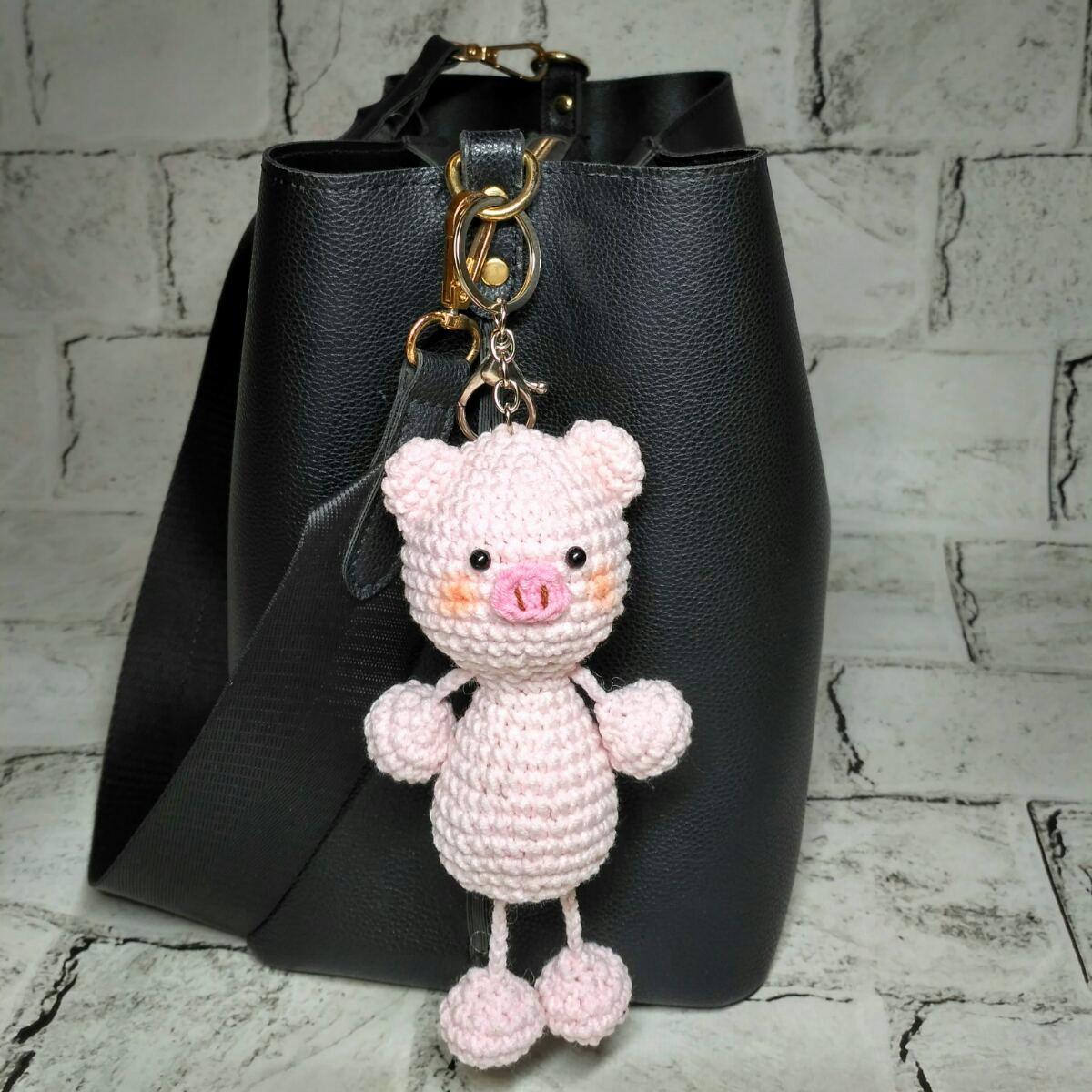 Брелок Хрюшка вязаный ручной работы амигуруми Hand Made 16х4 см (218-1)