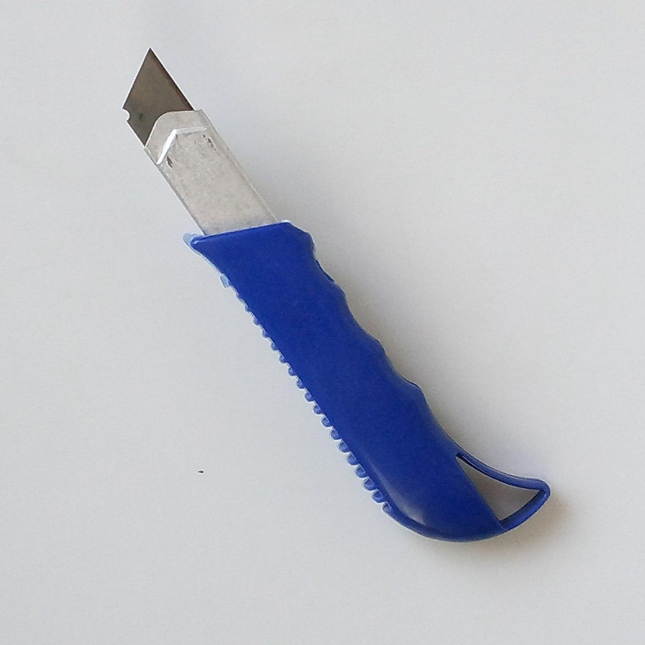 Нож канцелярский Cutter Knife с лезвием 16 мм (34222) - фото 3