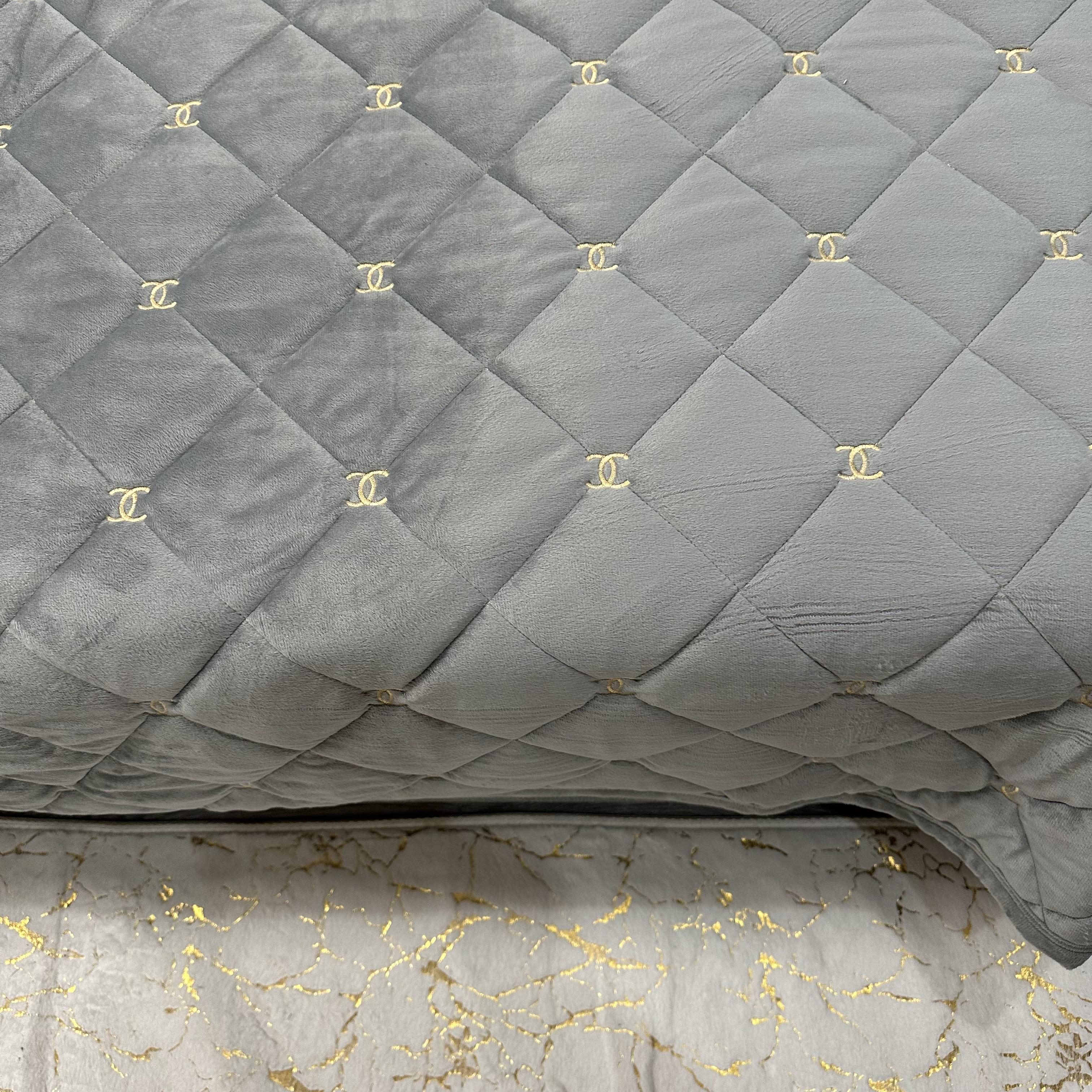 Покривало на ліжко велюрове євро 220x240 см Світло-сірий (28769409) - фото 3 Покривало на ліжко велюрове євро 220x240 см Світло-сірий (28769409) - фото 3