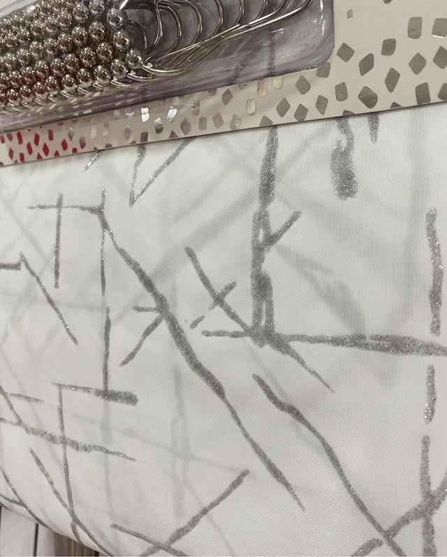 Шторка для ванной и душа водоотталкивающая из полиэстера с металлическими крючками с серебристым узором 180x180 см Белый Шторка для ванной и душа водоотталкивающая из полиэстера с металлическими крючками с серебристым узором 180x180 см Белый