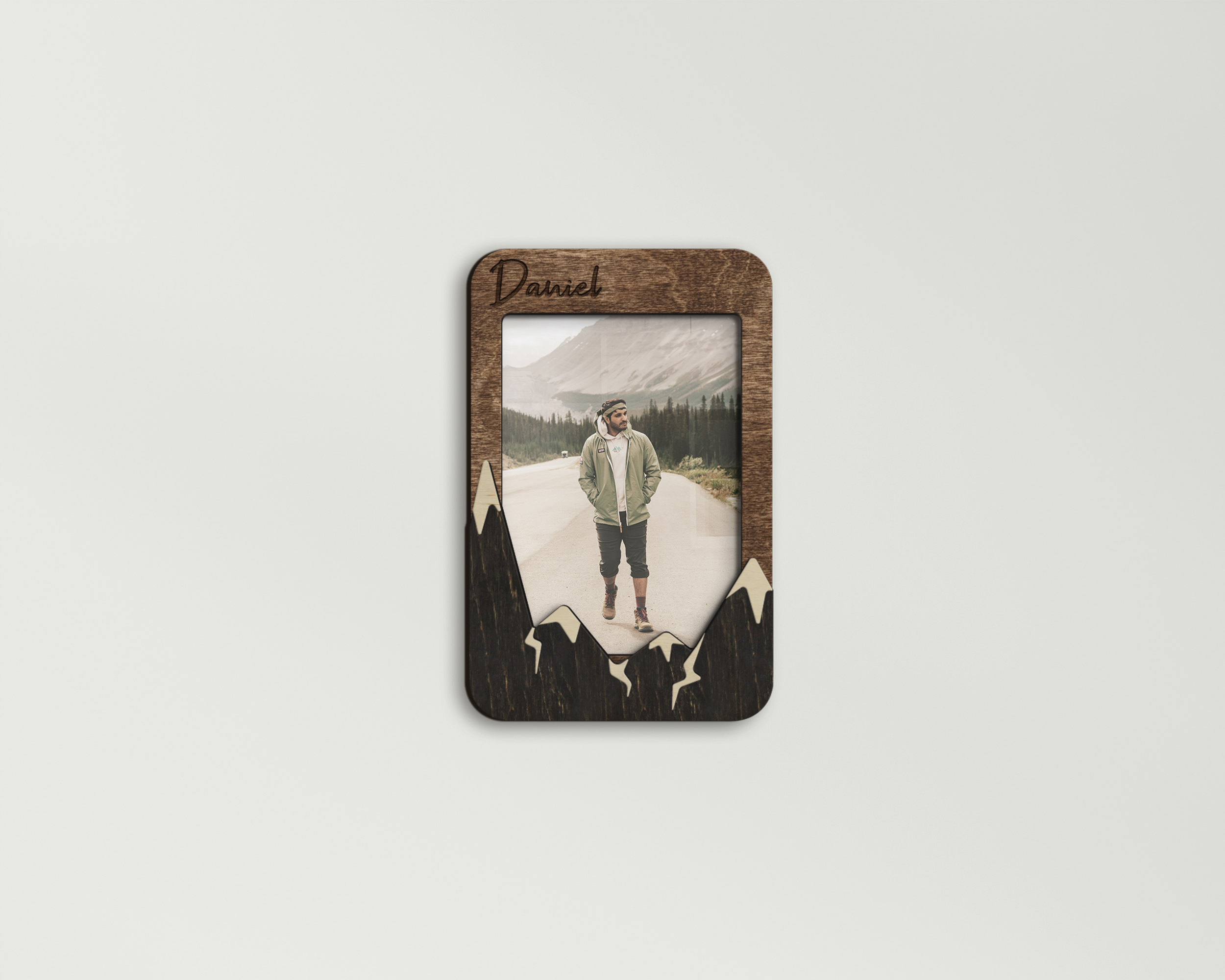 Фоторамка дерев'яна The Frame Depot Гірські вершини під персоналізацію Темно-коричневий (mountain_5x7_vertical)