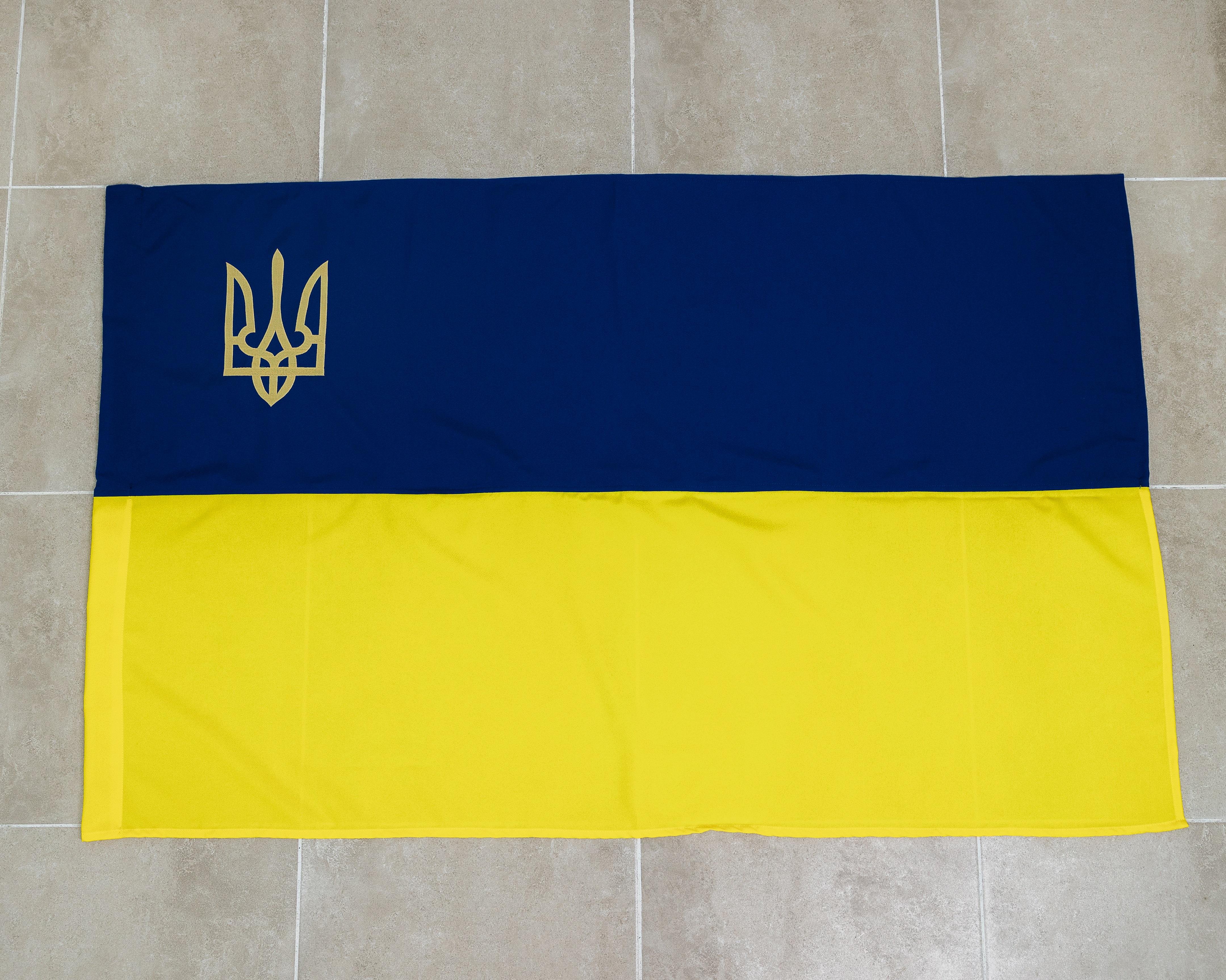 Флаг Украины с Трезубцем с петлями и карманом для крепления 90х140 см (0002374) - фото 2 Флаг Украины с Трезубцем с петлями и карманом для крепления 90х140 см (0002374) - фото 2