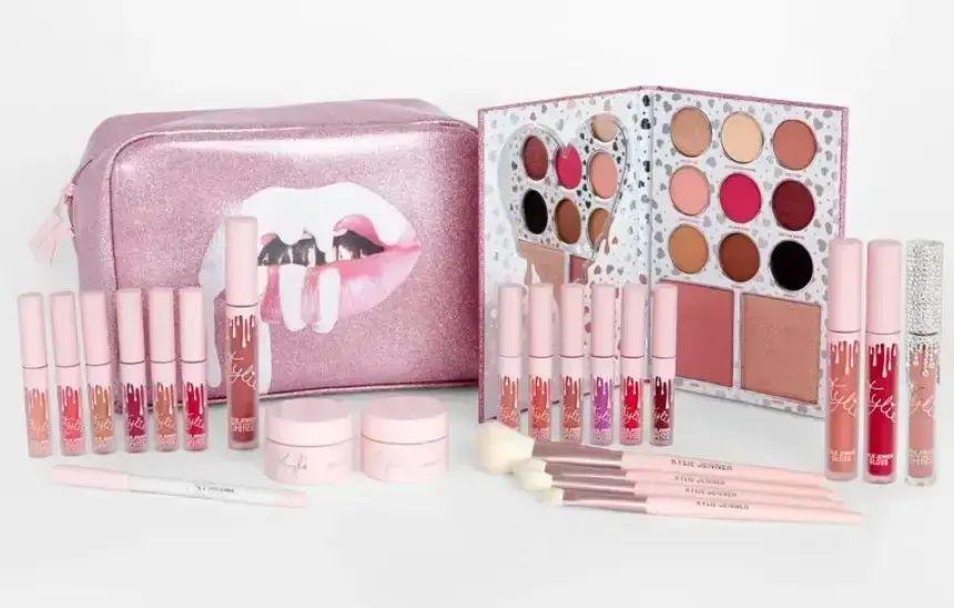 Подарочный набор для декоративной косметики KYLIE Розовый