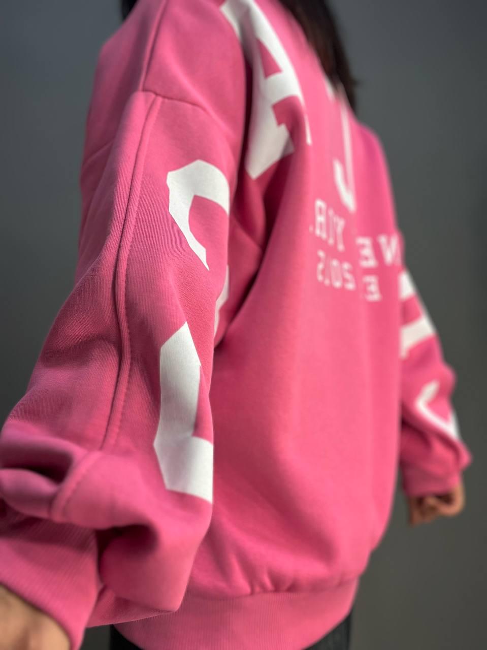 Свитшот женский DAVRAS 8174 CHICAGO удлиненный утепленный на флисе OS Малиновый (1242) - фото 8 Свитшот женский DAVRAS 8174 CHICAGO удлиненный утепленный на флисе OS Малиновый (1242) - фото 8