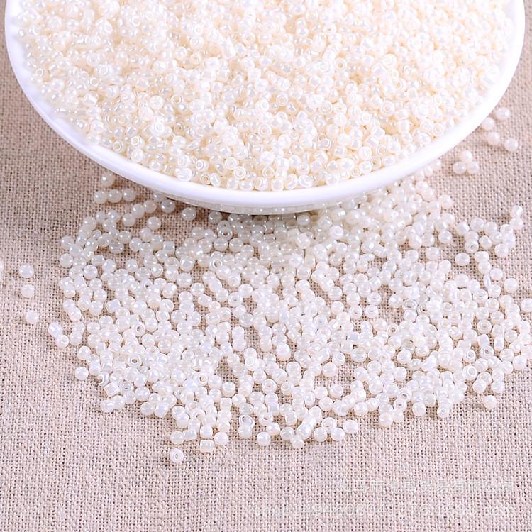 Бісер Блискучий 2 мм 50 г Молочний (БР0002л31)