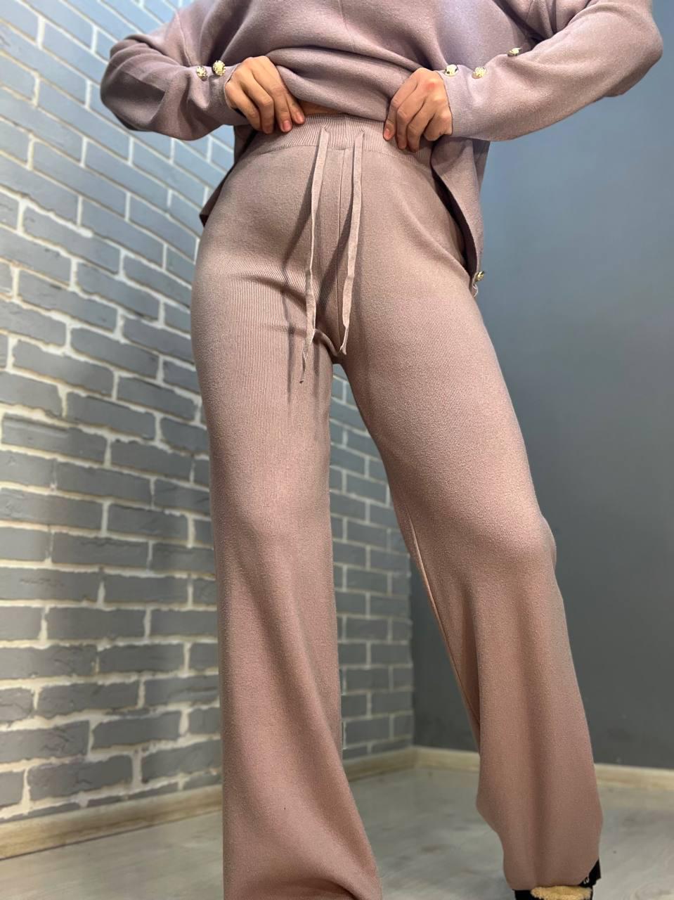 Костюм женский De Red 77029 вязка брюки со свитером OS Пудровый (3159) - фото 3 Костюм женский De Red 77029 вязка брюки со свитером OS Пудровый (3159) - фото 3