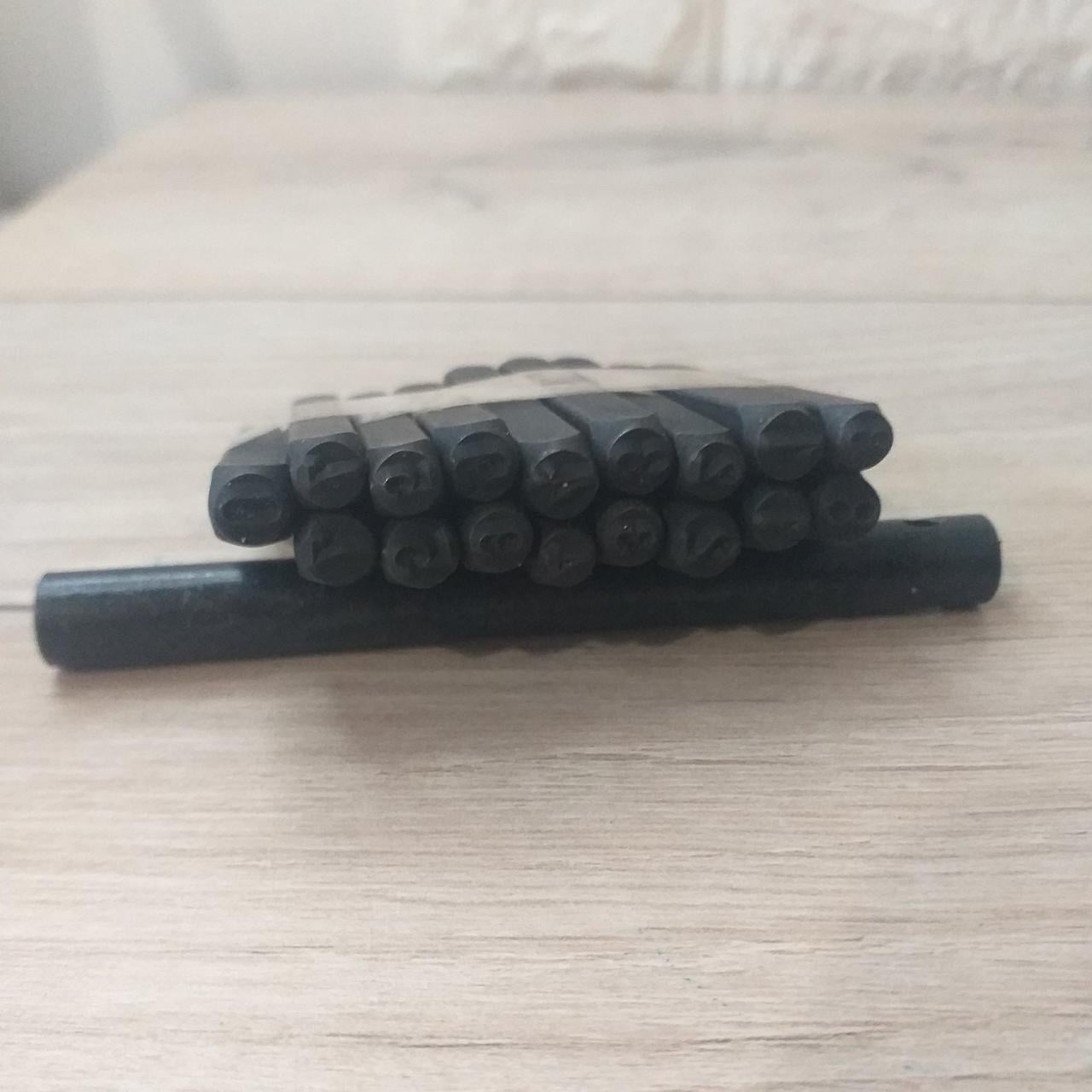 Клейма цифровые ударные для маркировки 4 и 5 мм 17 шт./1 уп. (KG-7387) Клейма цифровые ударные для маркировки 4 и 5 мм 17 шт./1 уп. (KG-7387)