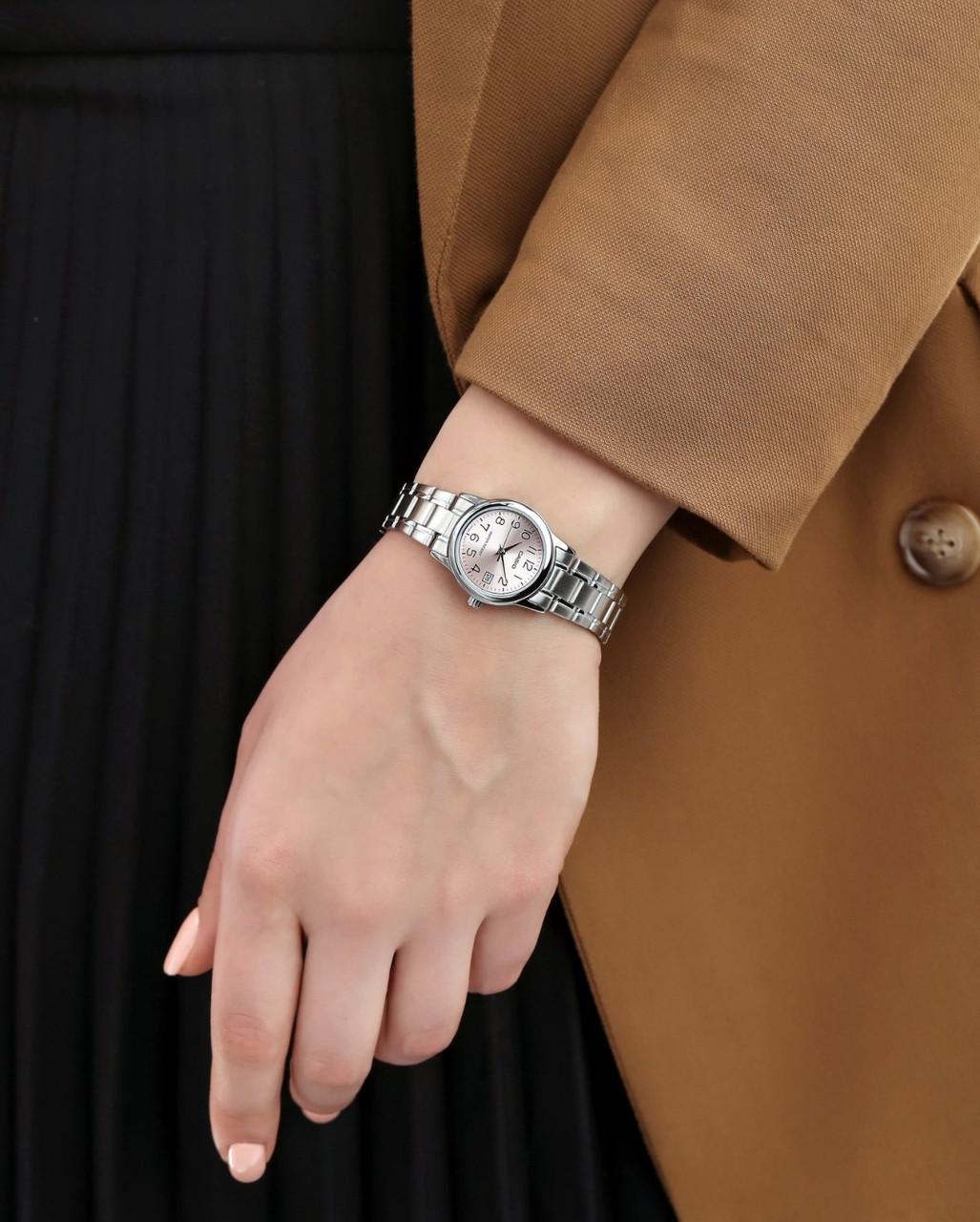 Наручний годинник жіночий Casio LTP-V002D-4BUDF d 25 мм Cрібний/Рожевий (2458912541) - фото 2 Наручний годинник жіночий Casio LTP-V002D-4BUDF d 25 мм Cрібний/Рожевий (2458912541) - фото 2