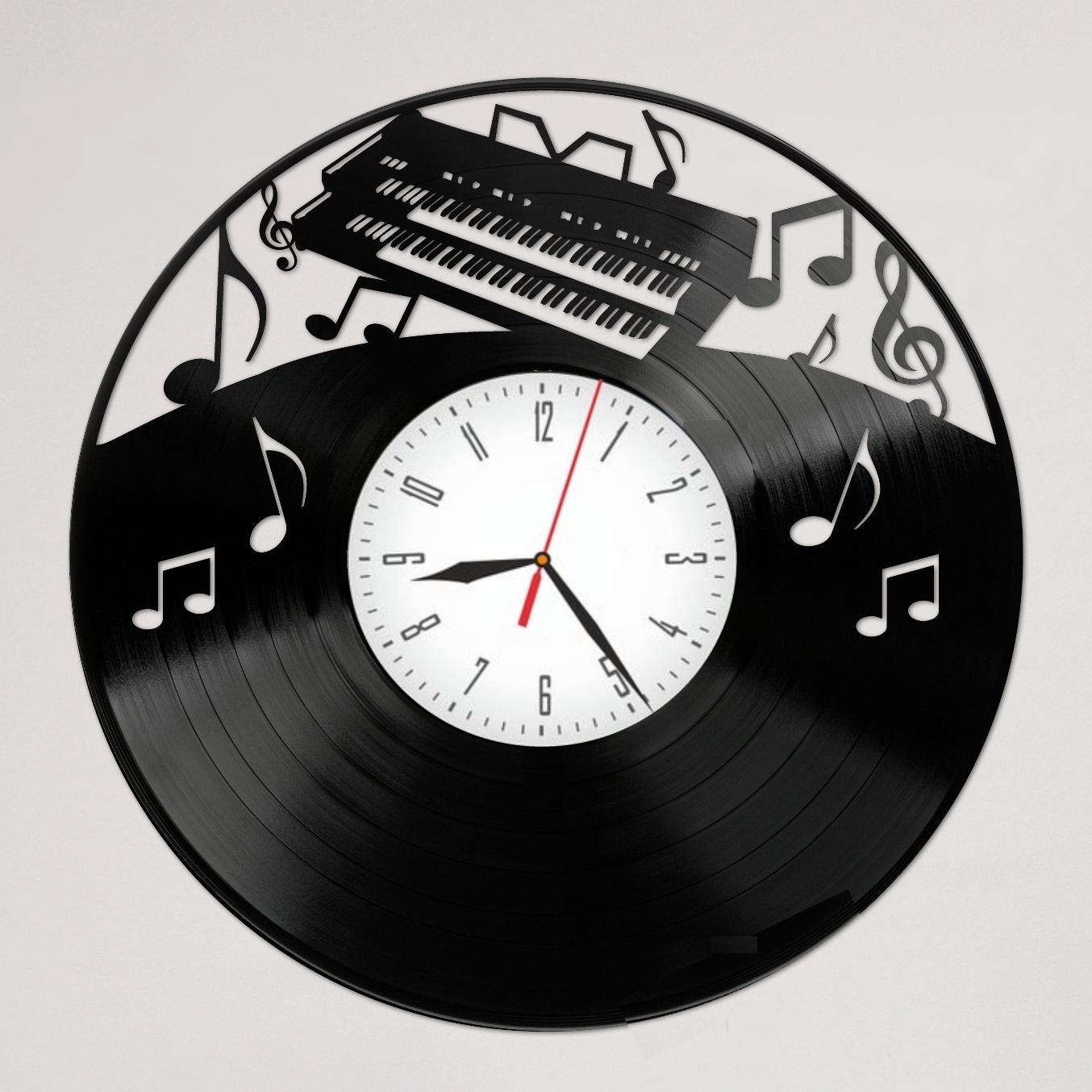 Часы настенные Клавишник 2237 из виниловой пластинки