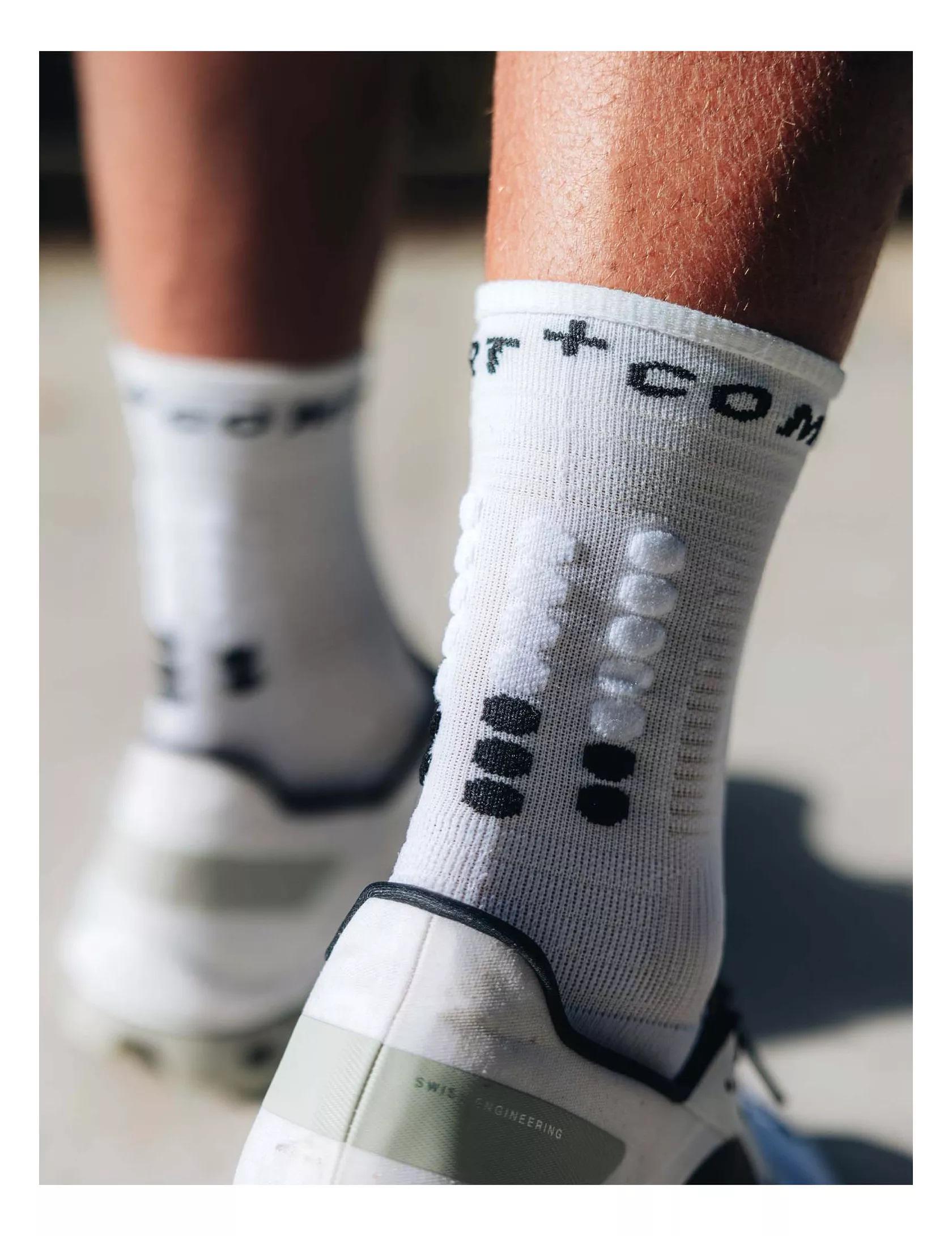 Шкарпетки Compressport Pro Marathon Socks V2.0 T2 р. 39-41 White/Black (c933487a) - фото 3