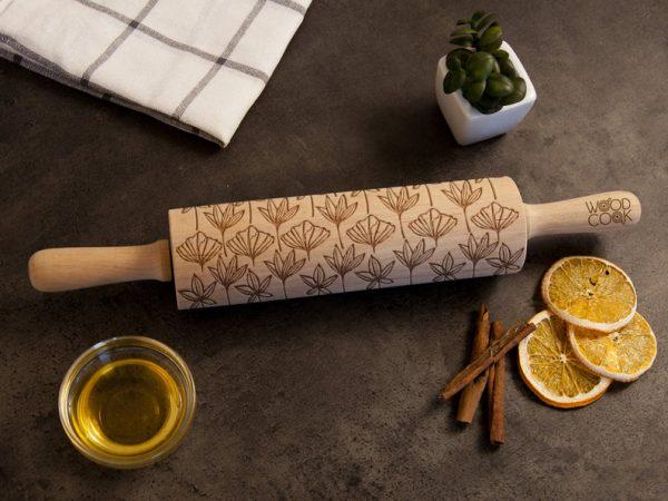 Скалка дворучна для тіста WoodPresentStudio з візерунком Листочки