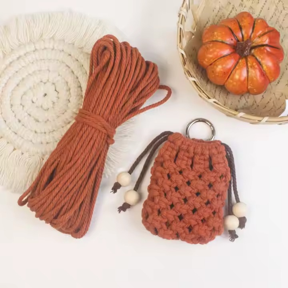Набор макраме для рукоделия и ручной вязки чехла для наушников и аксессуаров 8х7 см Оранжевый