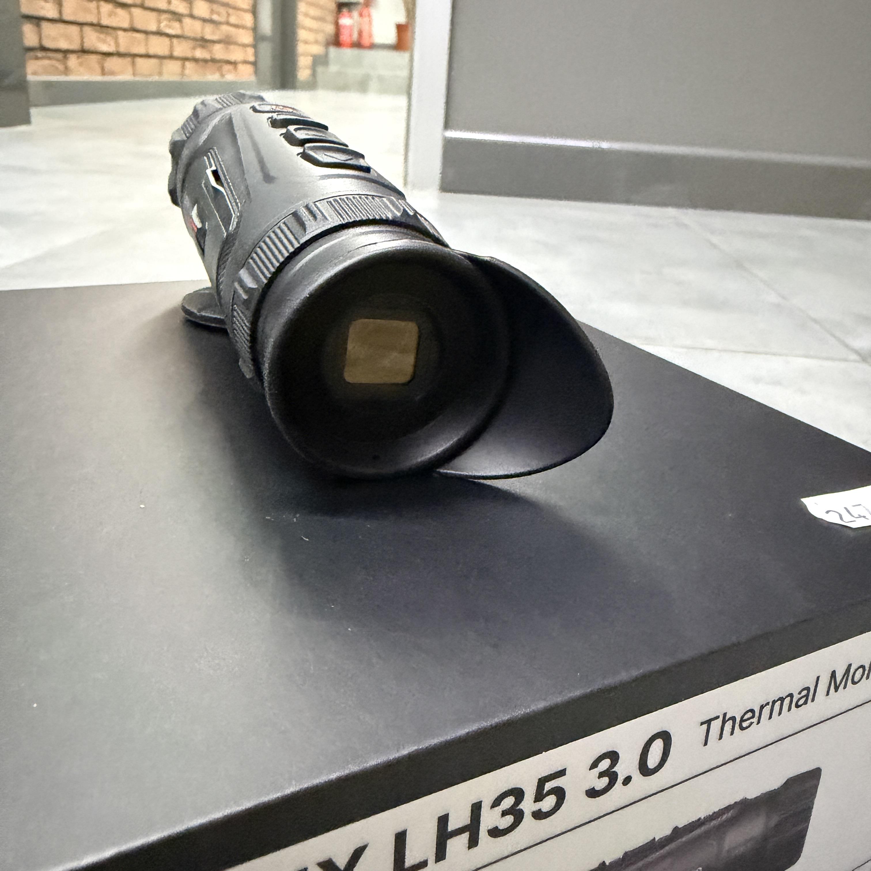 Тепловізійний монокуляр HikMicro Lynx LH35 3.0 384x288 50 Гц об'єктив 35 мм AMOLED 1920x1080 (HM-TSF3-35Y1G/W1-LH35 3.0) - фото 2