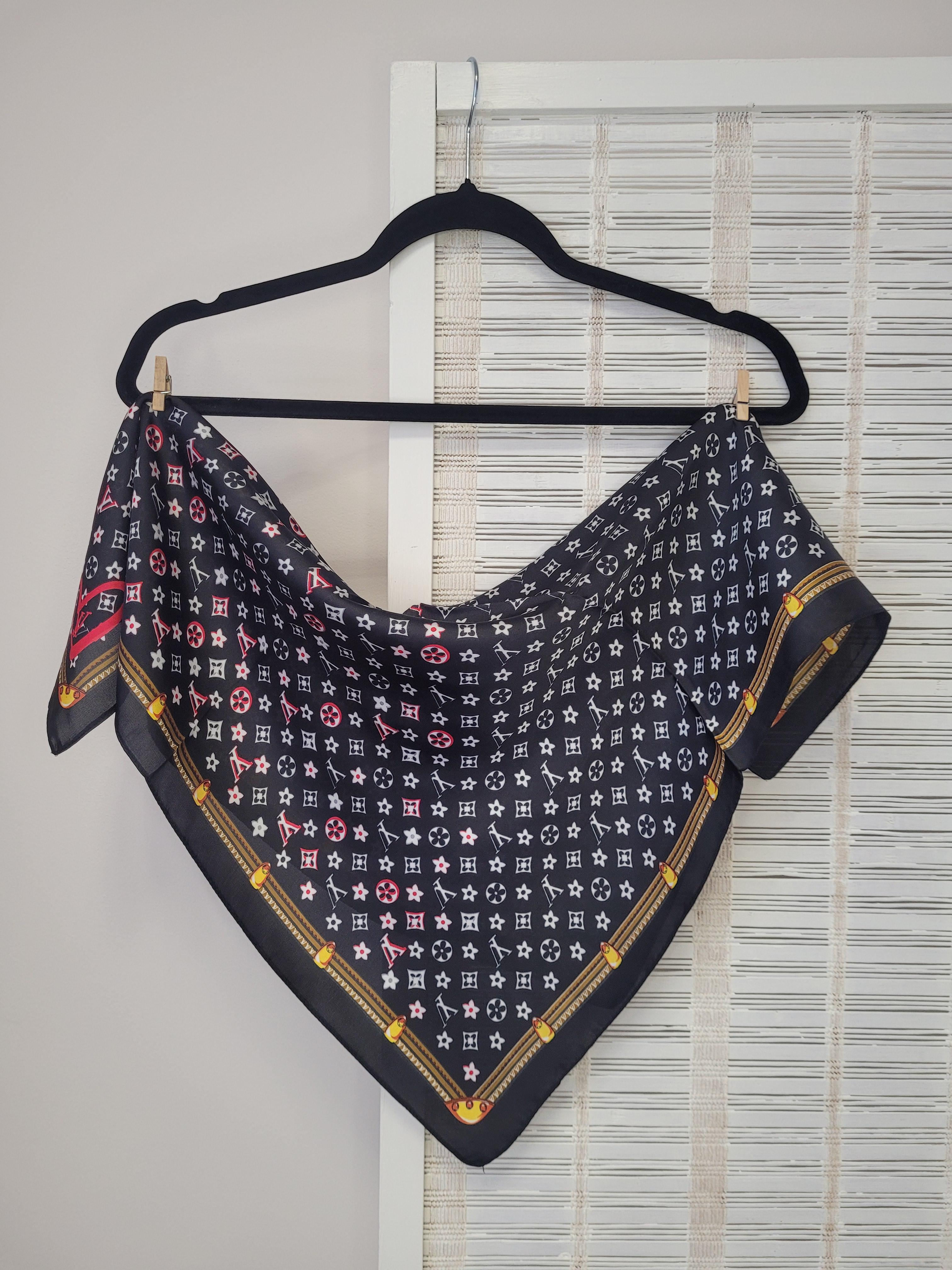 Платок женский на шею шелковый Известный принт 70х70 см Черный