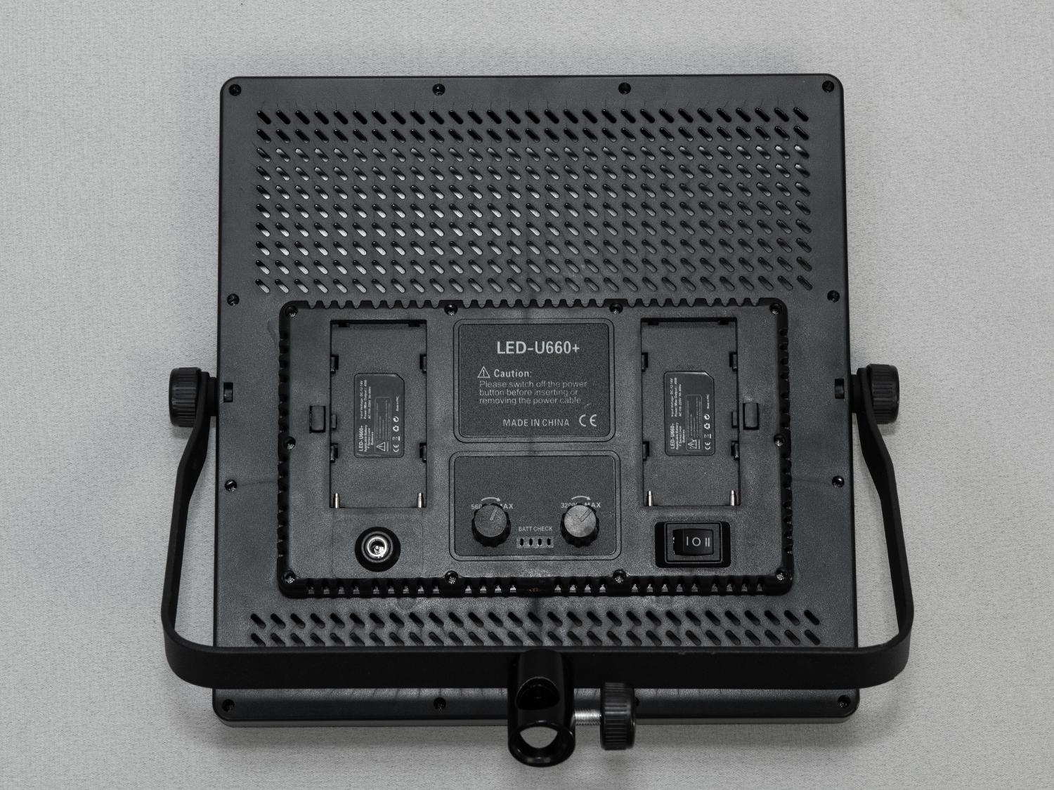 Студийный прожектор с пультом направленного света 45 Вт (SL-LED-660PRO) - фото 3 Студийный прожектор с пультом направленного света 45 Вт (SL-LED-660PRO) - фото 3