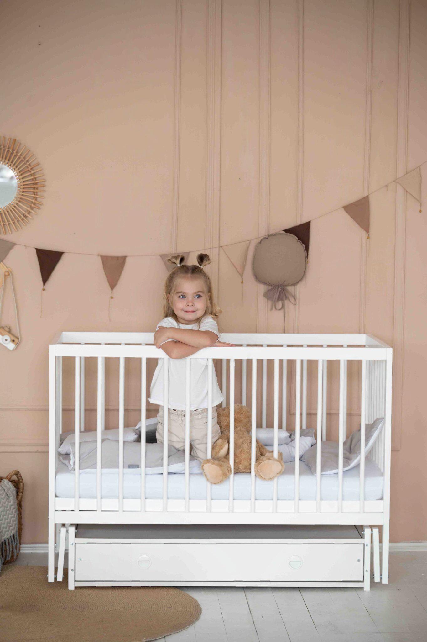 Кроватка детская Кузя Сказка с ящиком Белый