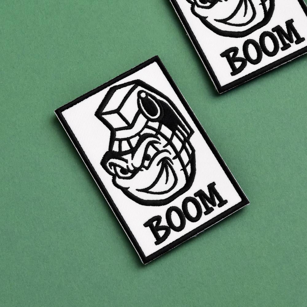 Набор шевронов с липучкой 'BOOM' светятся в темноте 2 шт. 5,4х8 см ()