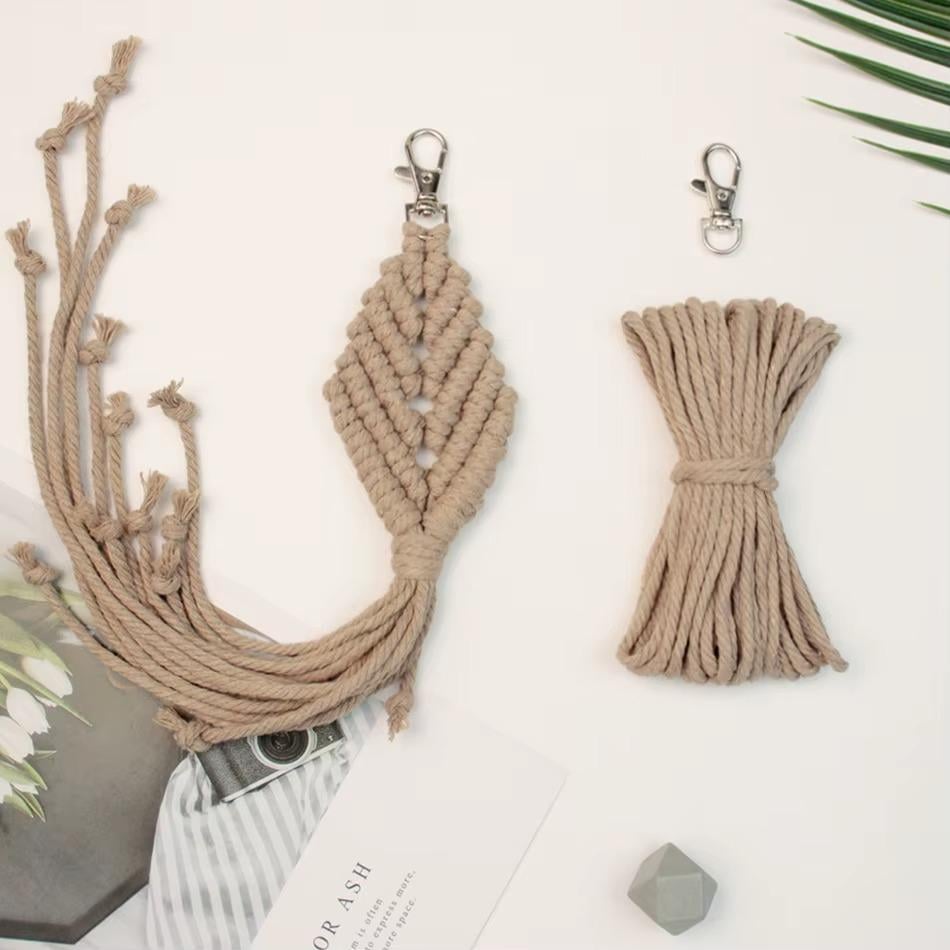 Набор макраме для рукоделия и ручного вязания брелока Ромб для ключей сумки и аксессуаров Бежевый