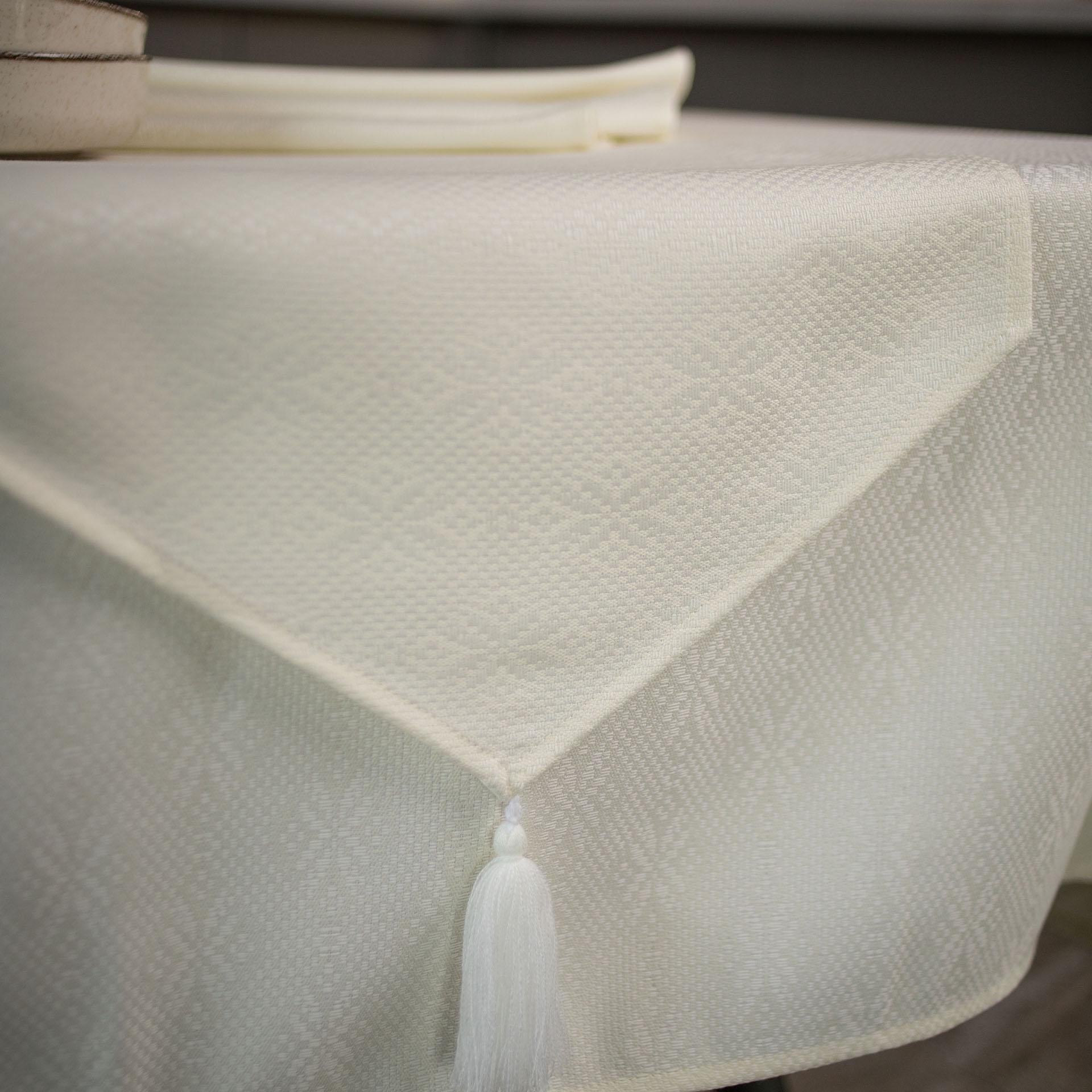 Доріжка на стіл Едельвіка Айвенго 1,40x0,40 м Молочний (370-23/00milk) - фото 2 Доріжка на стіл Едельвіка Айвенго 1,40x0,40 м Молочний (370-23/00milk) - фото 2