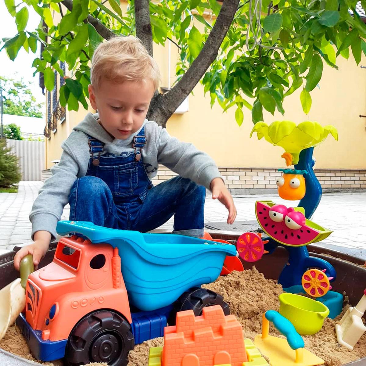 Игрушечная машинка Battat BX1311Z Самосвал с аксессуарами для песка (44891) - фото 14