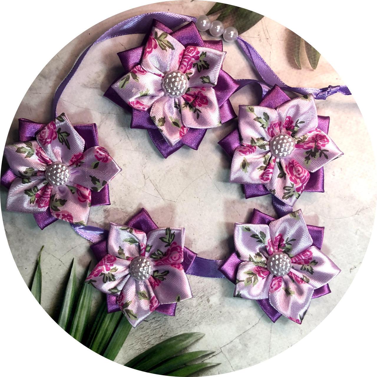 Стрічка в косу з квітками 55х7х6 см Бузковий (10833)