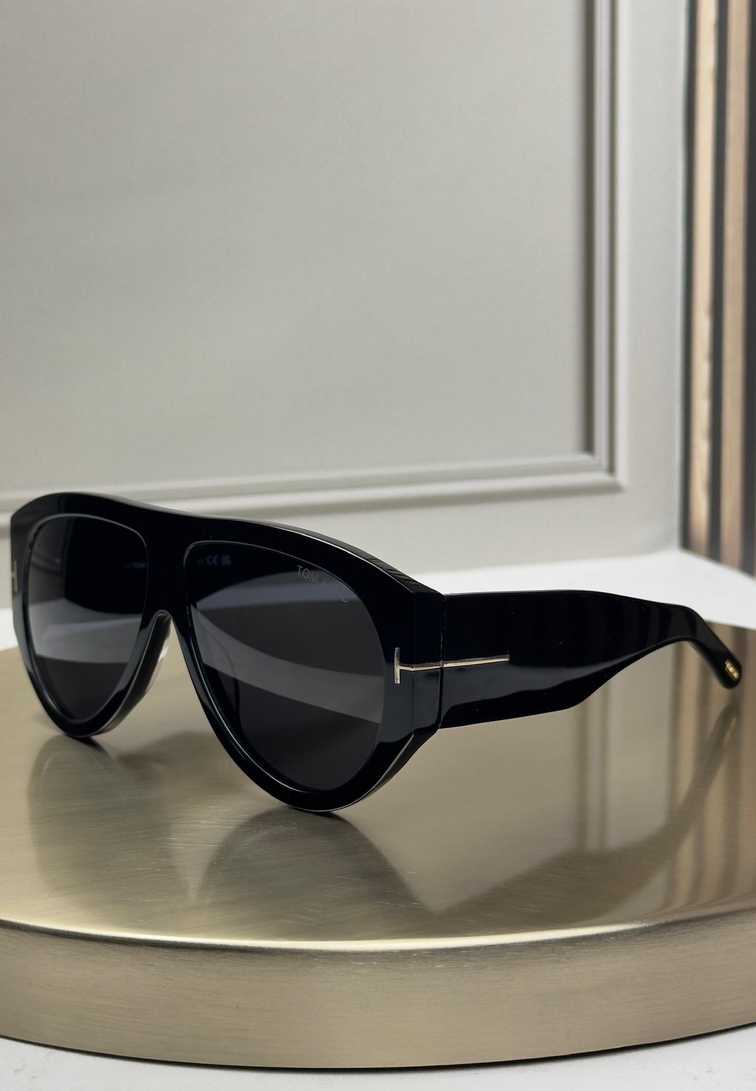 Солнцезащитные очки Tom Ford FT1044 Авиатор оверсайз темная линза унисекс Черный