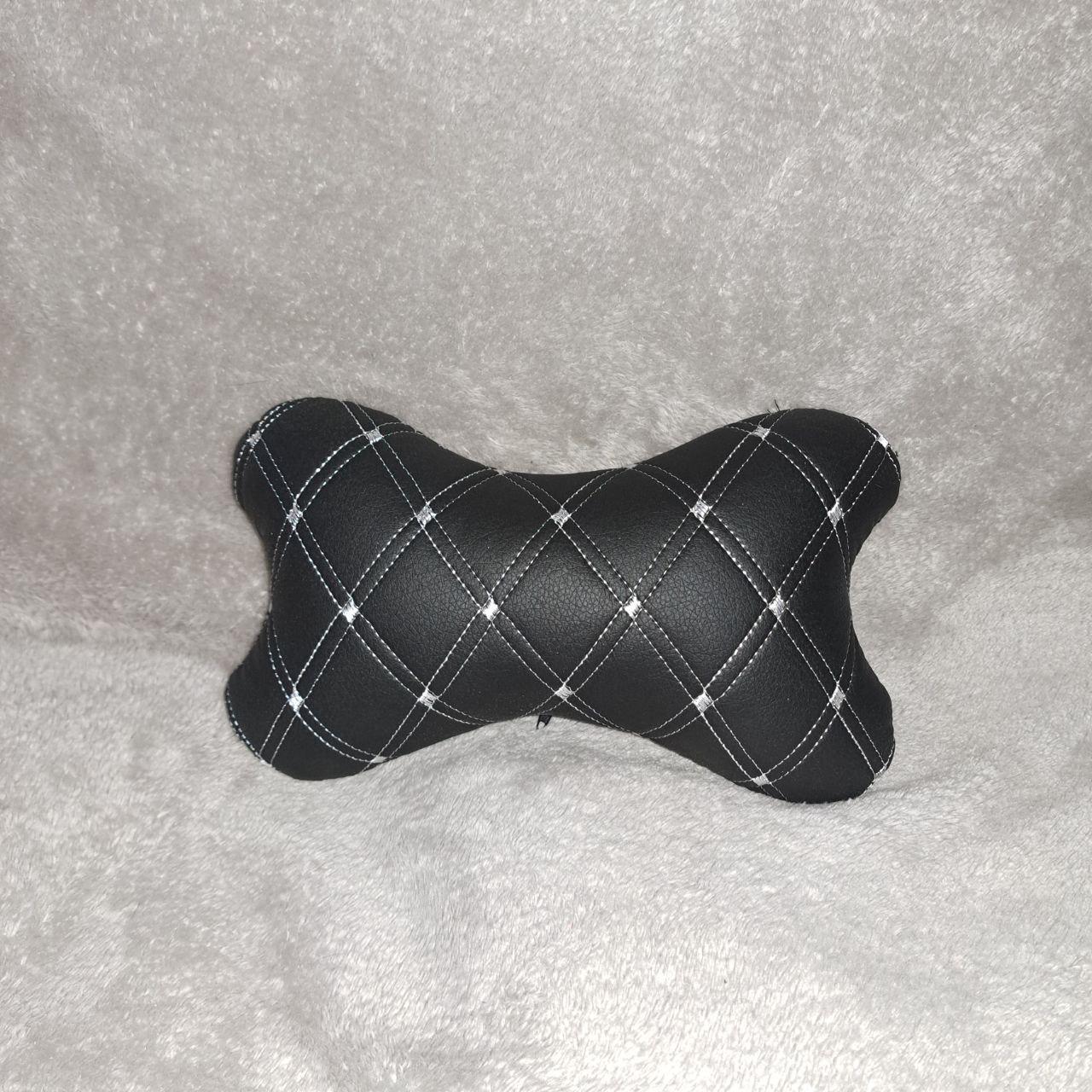 Подушка в машину з екошкіри 27x16x8 см Чорний (24191971) - фото 2 Подушка в машину з екошкіри 27x16x8 см Чорний (24191971) - фото 2