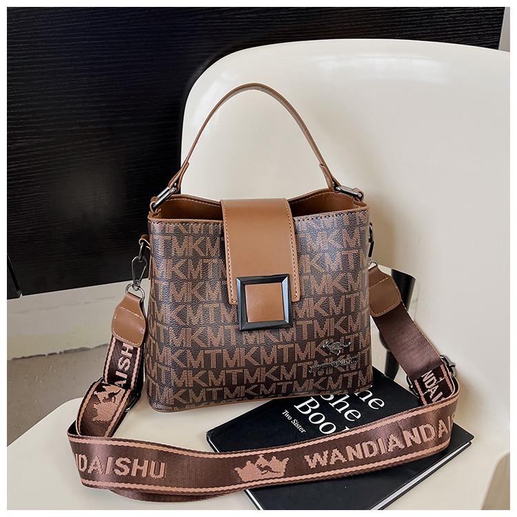 Сумка жіноча КиП з декоративним квадратом Коричневий (2471724817)