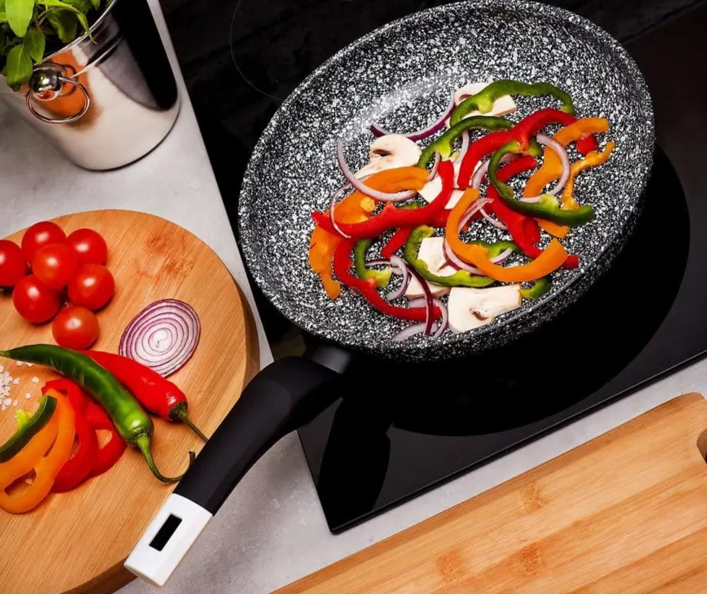 Сковорода антипригарна Unique 22 см Сірий (UN5103T)