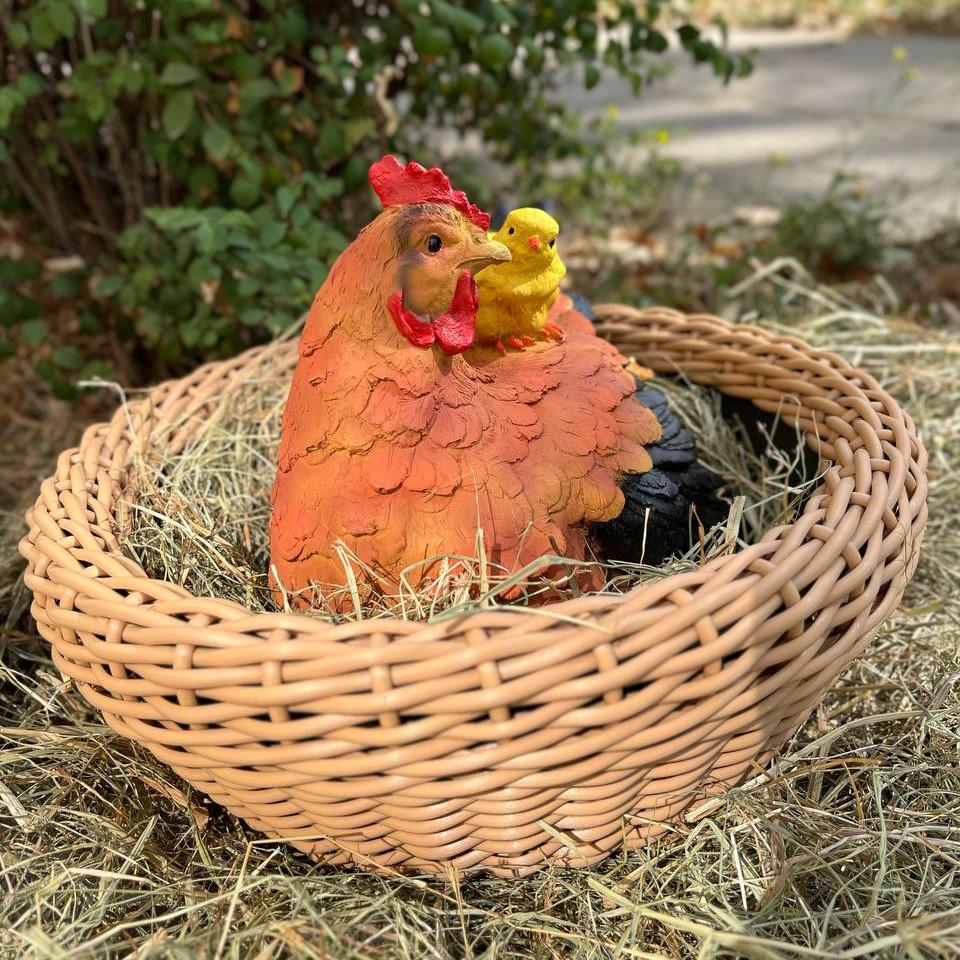 Садова фігура Курка з курчам в гнізді з ротангу 24x24x30 см d 45 см Рудий
