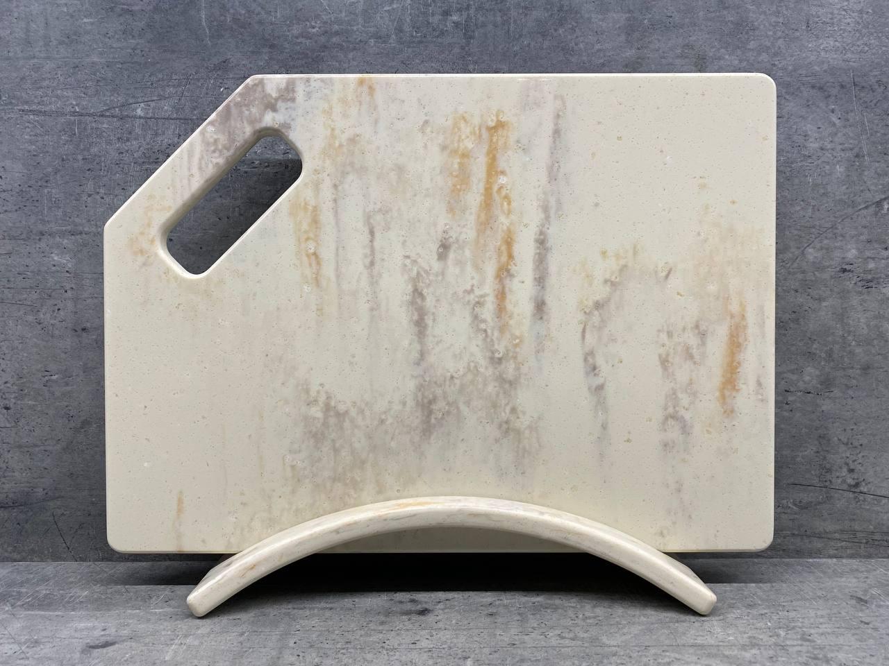 Дошка кухонна Pietra Panna на підставці зі штучного акрилового каменю 350x250 мм (203) Дошка кухонна Pietra Panna на підставці зі штучного акрилового каменю 350x250 мм (203)