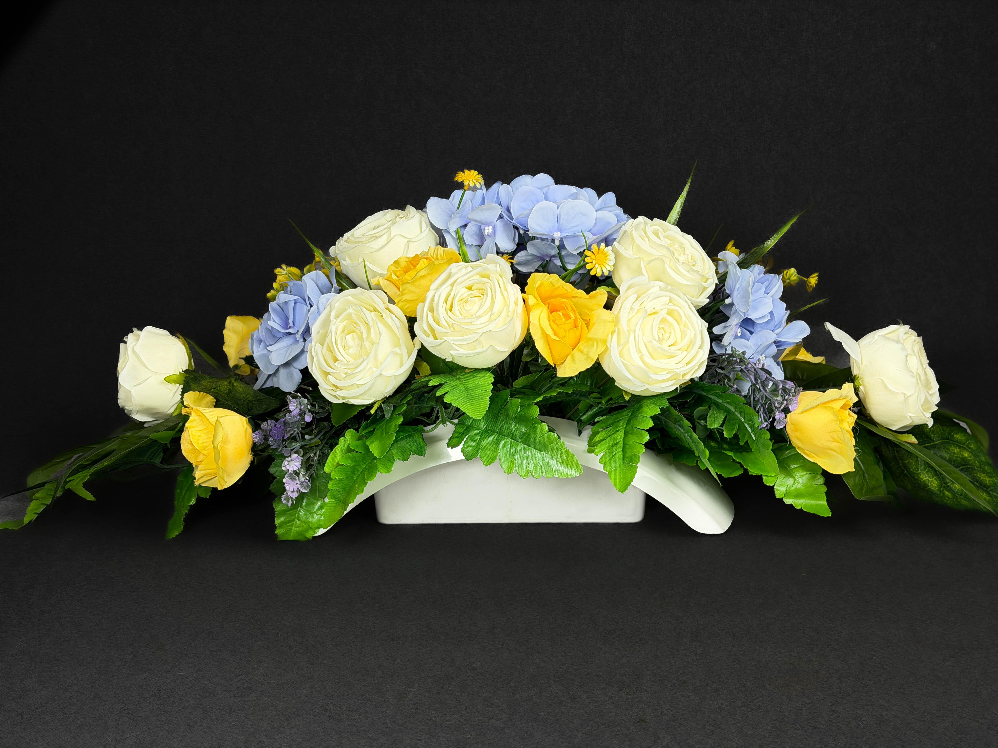 Композиція ритуальна GALA DECOR з білих та жовтих штучних троянд і блакитної гортензії 60х25 см