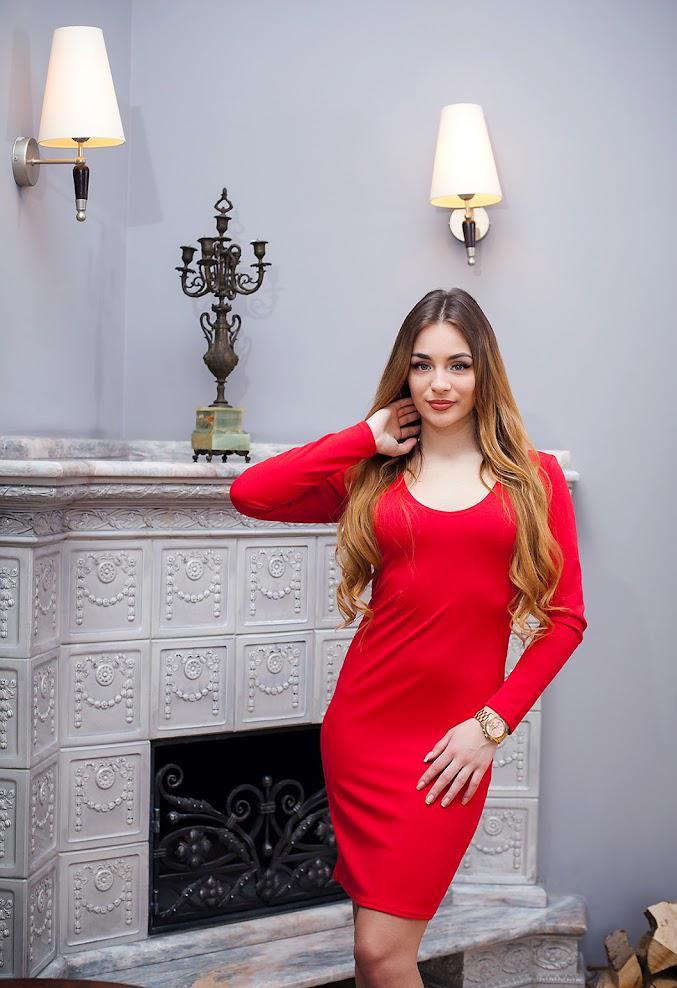 Платье классическое прямое миди Podium 17266-RED L Красный