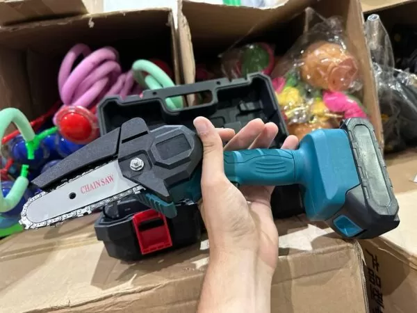 Акумуляторна ланцюгова пилка Supretto з двома акумуляторами в кейсі (SUPR945) - фото 4 Акумуляторна ланцюгова пилка Supretto з двома акумуляторами в кейсі (SUPR945) - фото 4