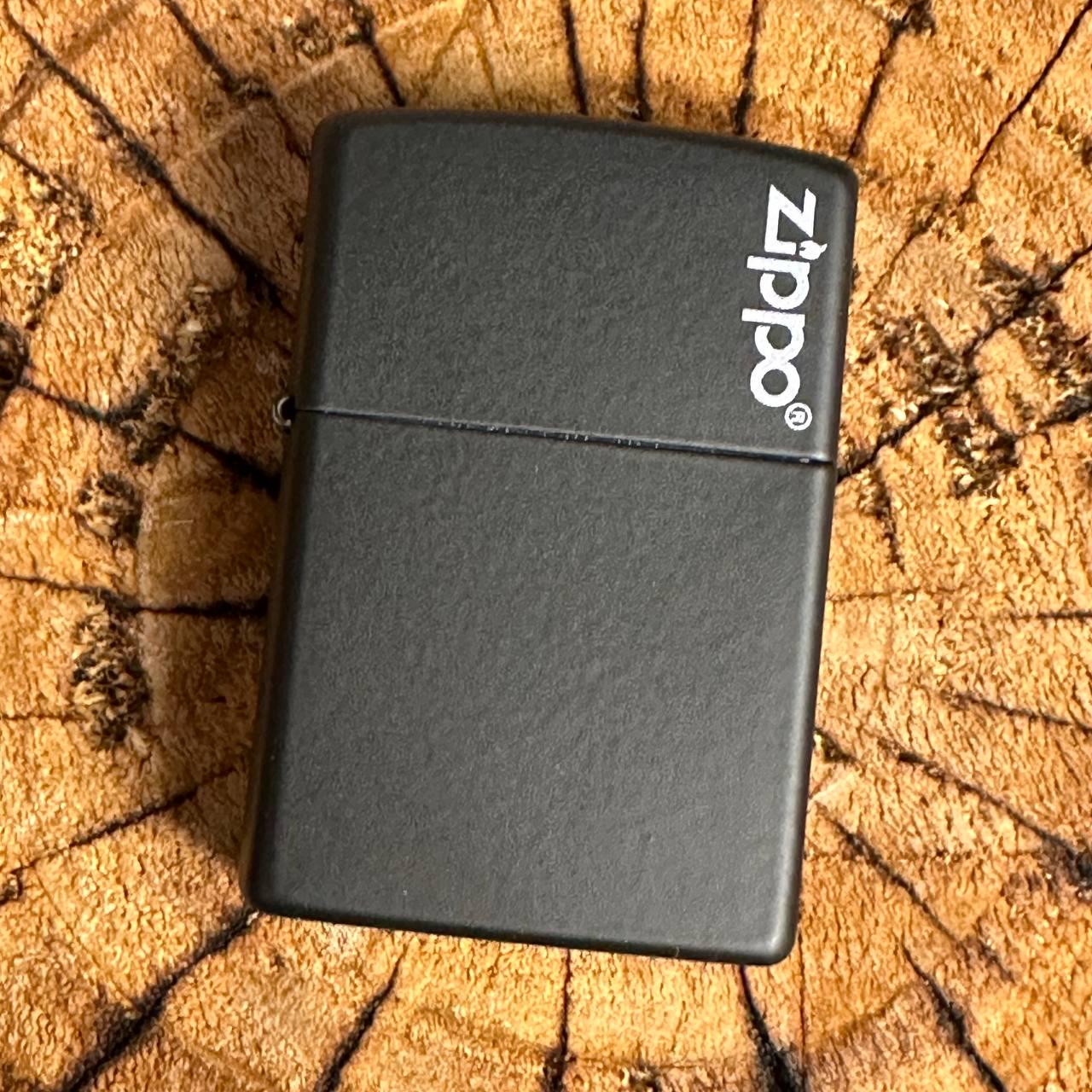 Запальничка бензинова ZIPPO 218 ZL Black Matte Запальничка бензинова ZIPPO 218 ZL Black Matte