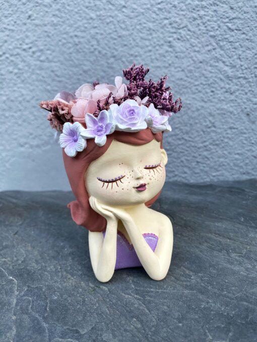 Кашпо Девушка Весенняя с букетом из стабилизированных цветов 14х9 см (15519 )