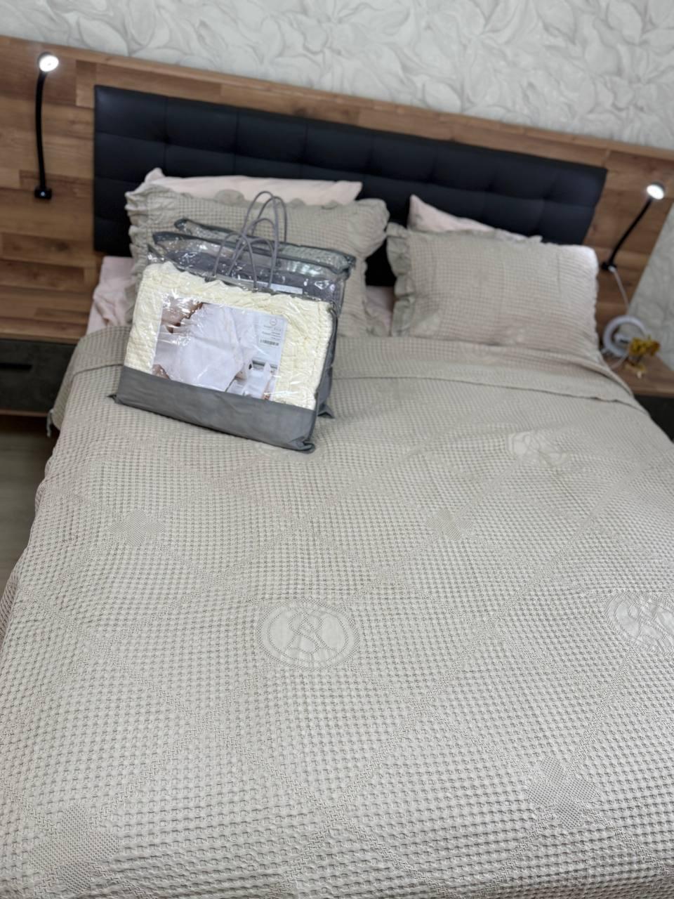 Комплект вафельний євро покривало 200х230 см/наволочки з рюшами 2 шт. 50х70 см Сірий (П4К-al-n-vaf-001) - фото 6 Комплект вафельний євро покривало 200х230 см/наволочки з рюшами 2 шт. 50х70 см Сірий (П4К-al-n-vaf-001) - фото 6