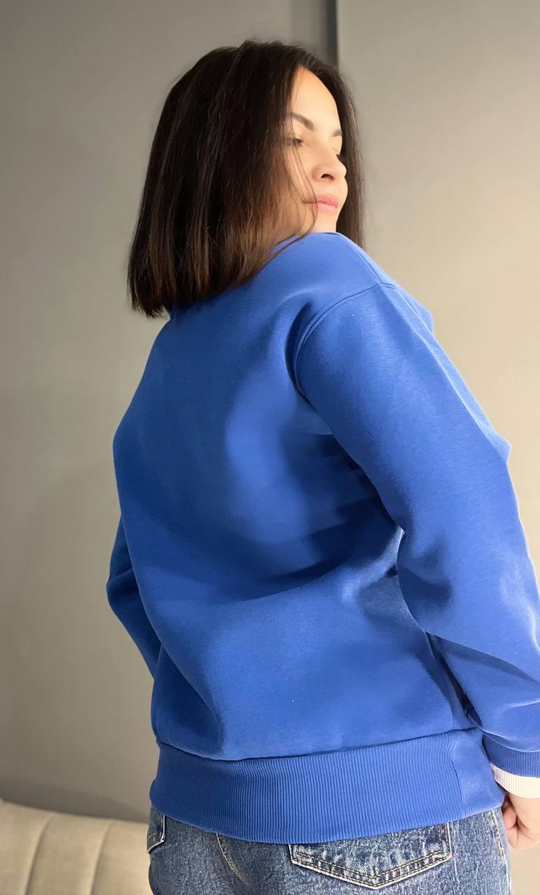 Свитшот женский OLIVIA 2473 с воротником и рисунком спереди утепленный на флисе OS Синий (1185) - фото 5