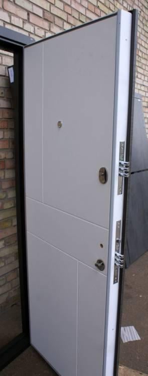 Дверь входная квартира Qdoors Стиль-М 950х2050 мм Венге/Белый (23338491) - фото 4 Дверь входная квартира Qdoors Стиль-М 950х2050 мм Венге/Белый (23338491) - фото 4