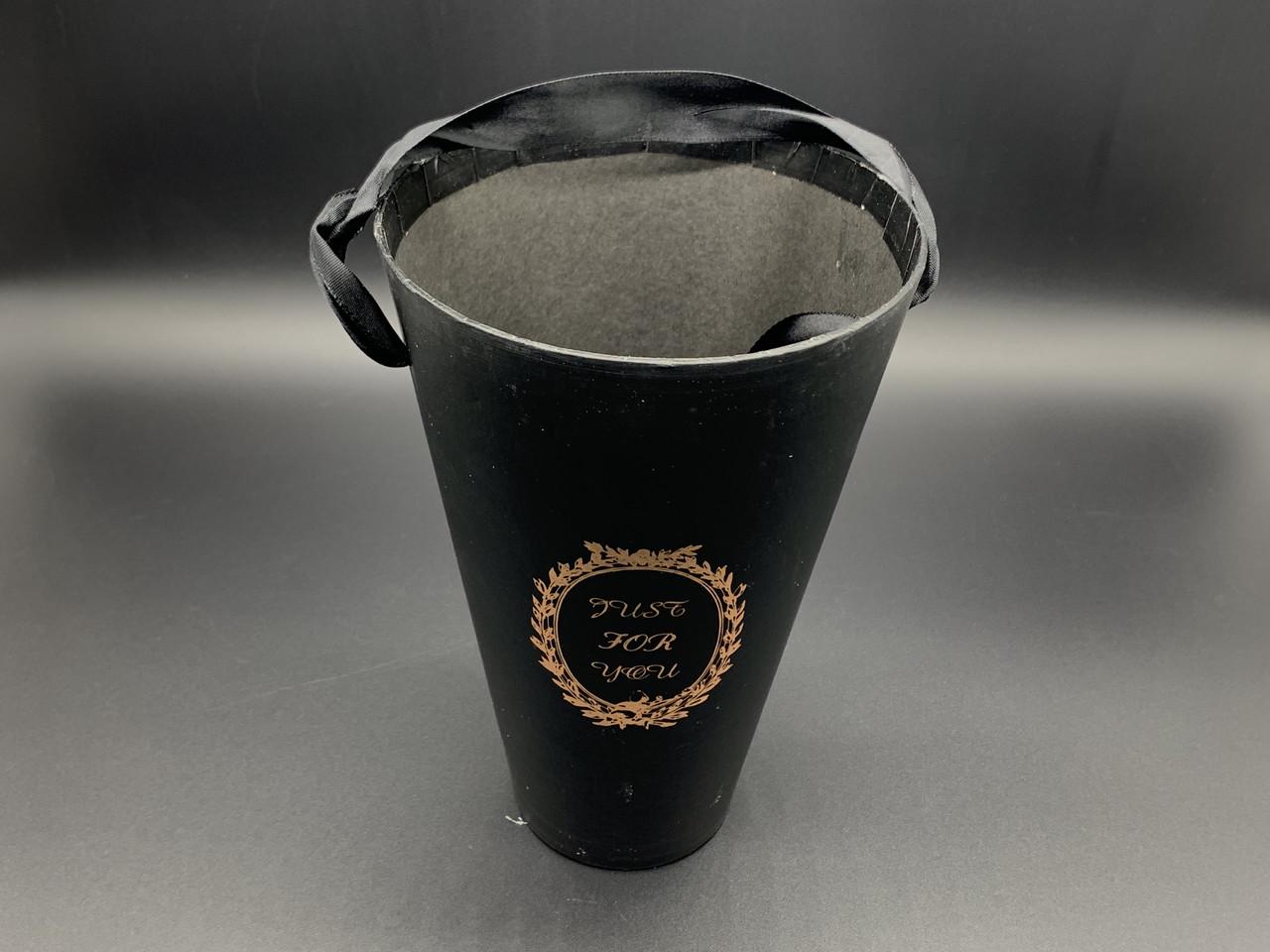 Коробка для цветов с ручкой 20х13 см Черный (1052252137) Коробка для цветов с ручкой 20х13 см Черный (1052252137)