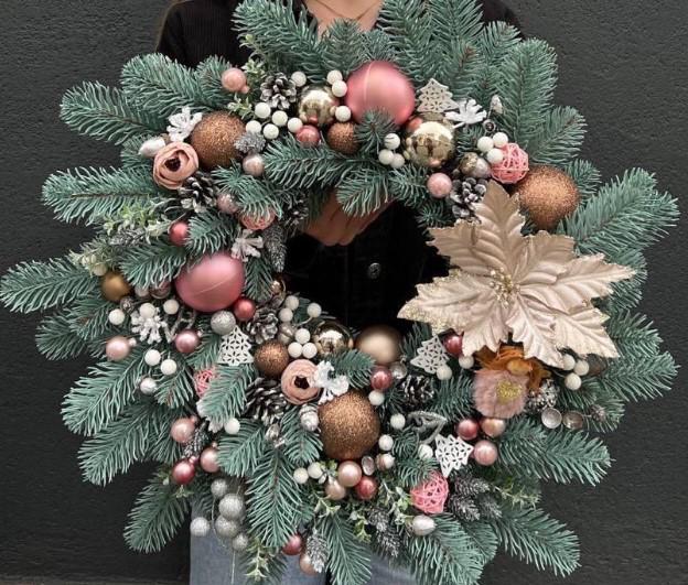 Венок рождественский Boxiku 50 см литый Розовый - фото 1