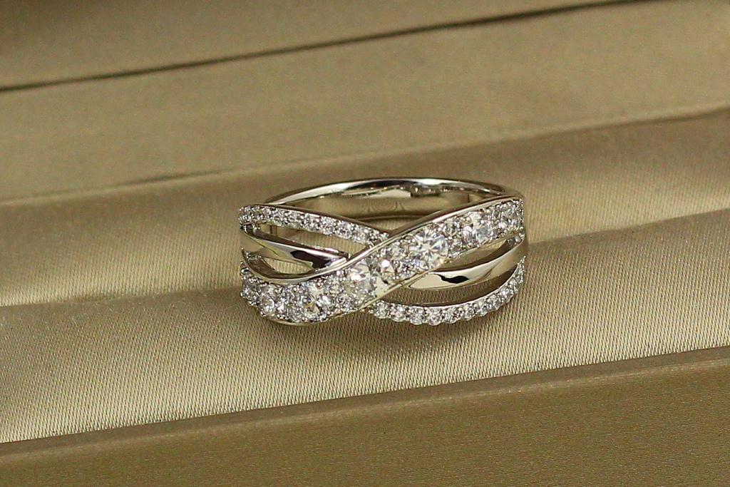 Кольцо Xuping Jewelry Нахлест 20 р. Серебристый (27879033) Кольцо Xuping Jewelry Нахлест 20 р. Серебристый (27879033)