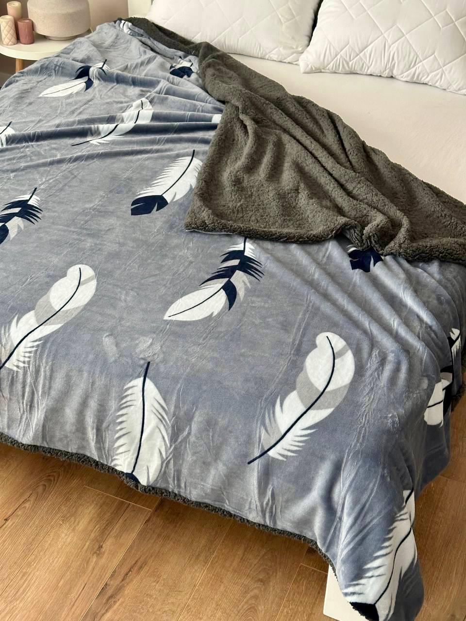 Плед двусторонний Перья велюр-шерсть 150x210 см Синий (27716665) Плед двусторонний Перья велюр-шерсть 150x210 см Синий (27716665)